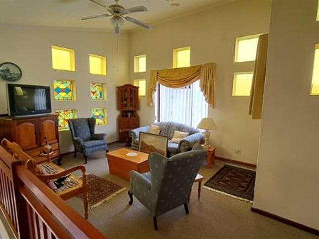 Townhouse for rent in Jeffreys Bay, Kouga Local Municipality