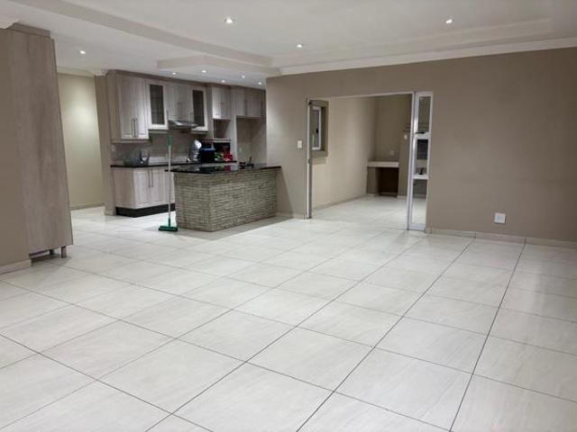 Townhouse for rent in Waterkloof, Gauteng