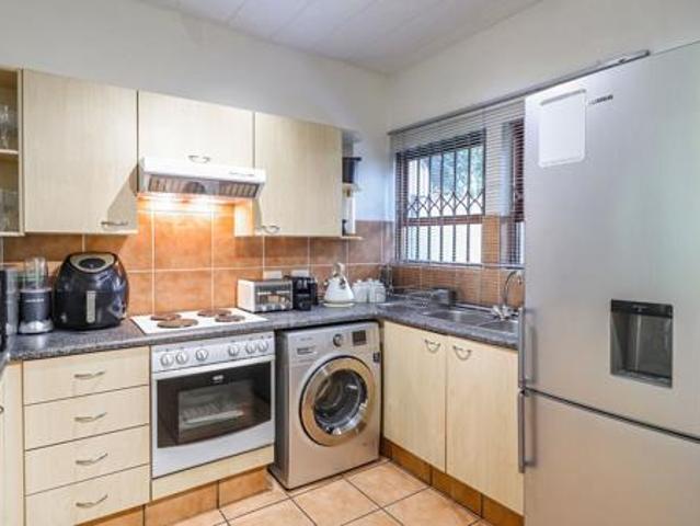 Townhouse for rent in Vosloorus, Gauteng