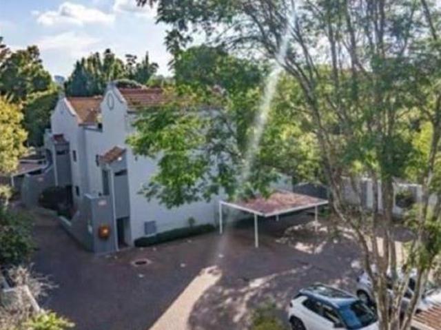 Townhouse for rent in Vosloorus, Gauteng