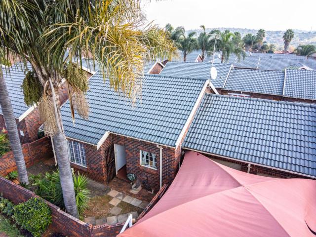 Townhouse for sale in Nooitgedacht, Gauteng