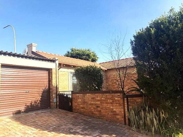 Townhouse for rent in Nooitgedacht, Gauteng