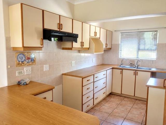 Townhouse for sale in Oudtshoorn Local Municipality, Garden Route District Municipality