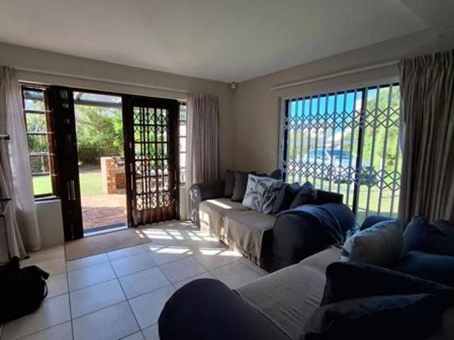 Townhouse for rent in Bushmans River Mouth, Eastern Cape