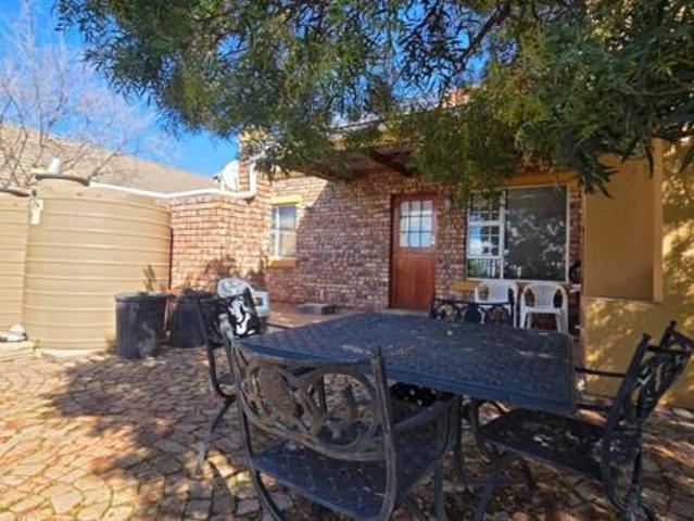 Townhouse for sale in Oudtshoorn Local Municipality, Garden Route District Municipality