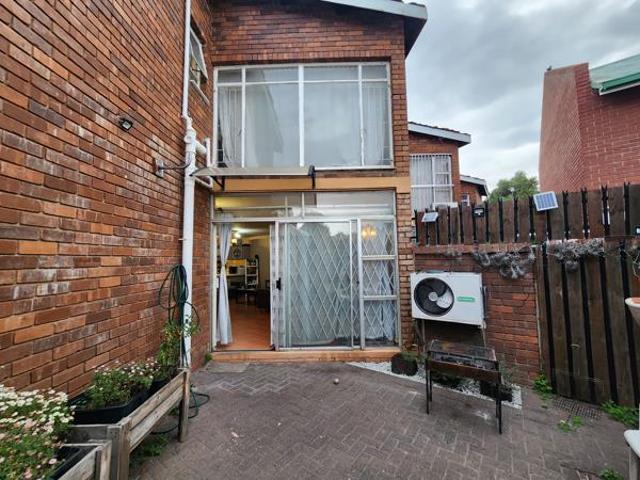 Townhouse for sale in Bloemfontein, Mangaung Metropolitan Municipality
