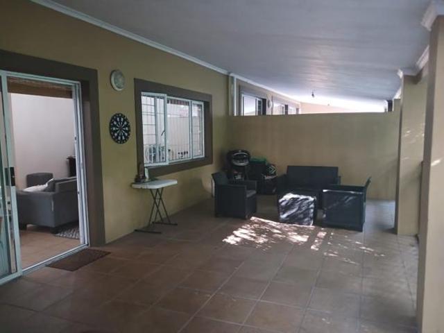 Townhouse for rent in Seaview, Kwazulu-natal