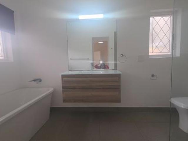 Townhouse for rent in Seaview, Kwazulu-natal