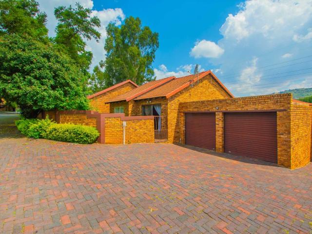 Townhouse for sale in Nooitgedacht, Gauteng