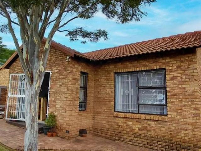 Townhouse for sale in Nooitgedacht, Gauteng