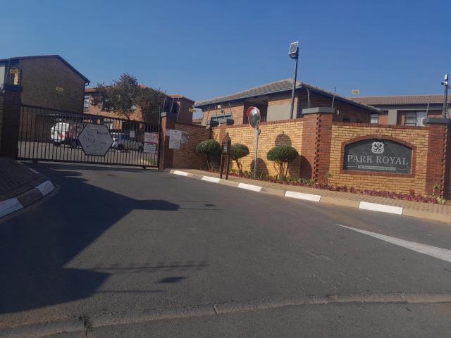Townhouse for rent in Roodepoort