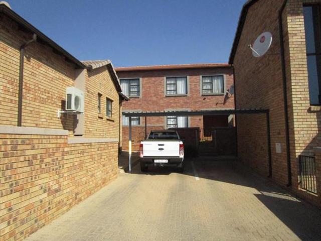 Townhouse for rent in Westonaria, Gauteng