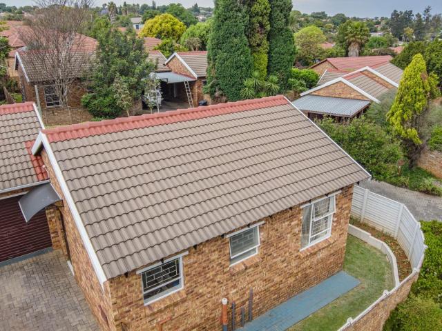 Townhouse for sale in Nooitgedacht, Gauteng