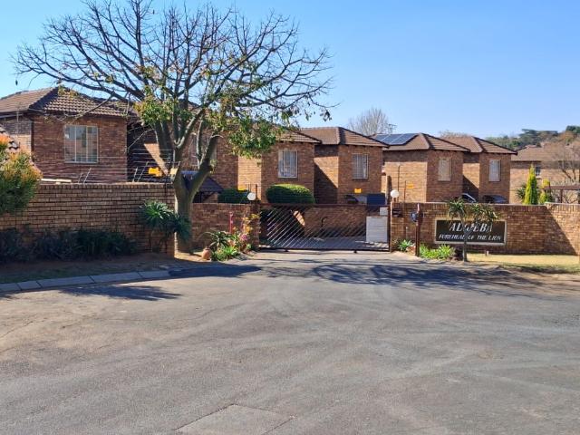 Townhouse for sale in Nooitgedacht, Gauteng