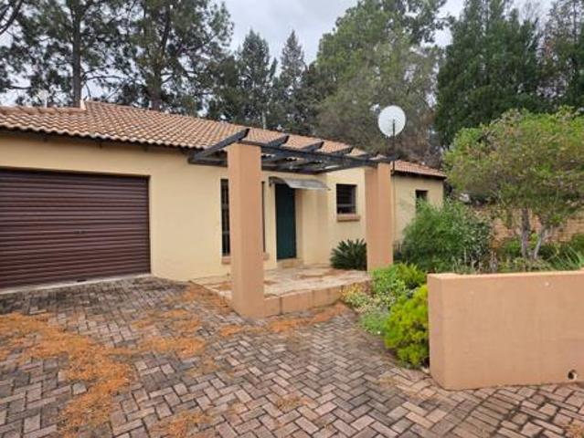 Townhouse for sale in Dr Kenneth Kaunda, North West