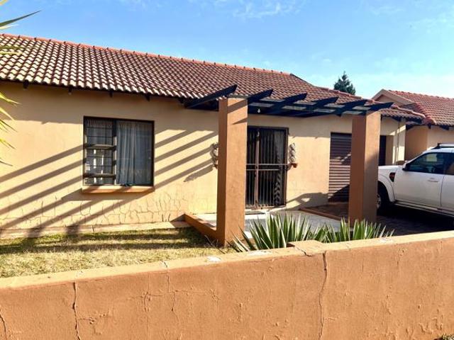 Townhouse for rent in Dr Kenneth Kaunda, North West