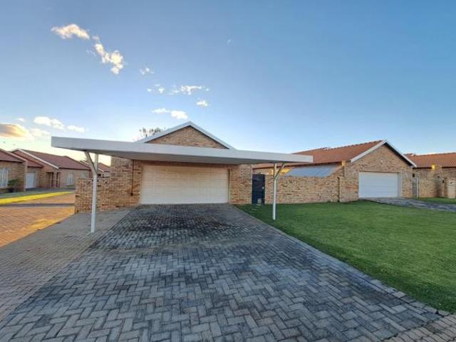 Townhouse for sale in Dr Kenneth Kaunda, North West