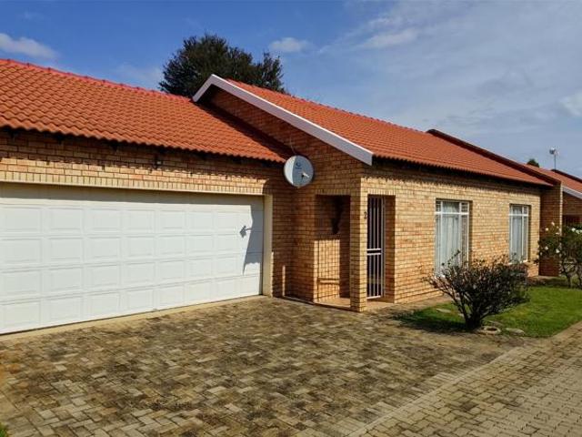 Townhouse for sale in Dr Kenneth Kaunda, North West