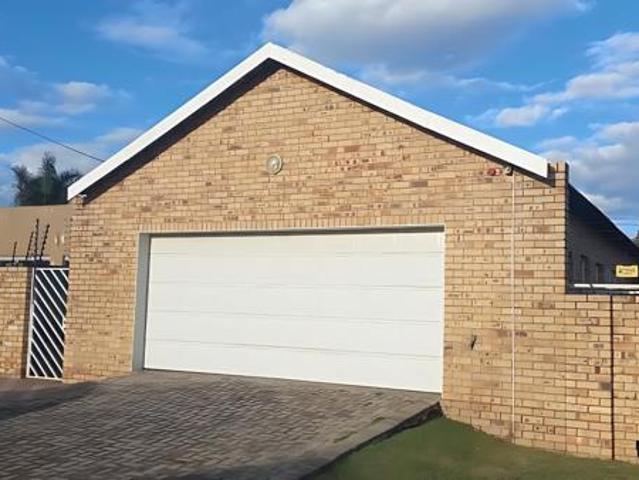 Townhouse for sale in Klerksdorp, North West