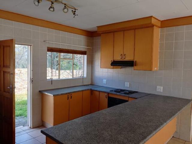 Townhouse for sale in Dr Kenneth Kaunda, North West