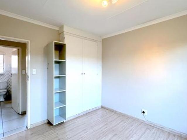 Townhouse for rent in Waterkloof, Gauteng