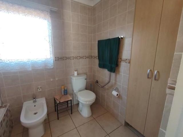 Townhouse for rent in Waterkloof, Gauteng