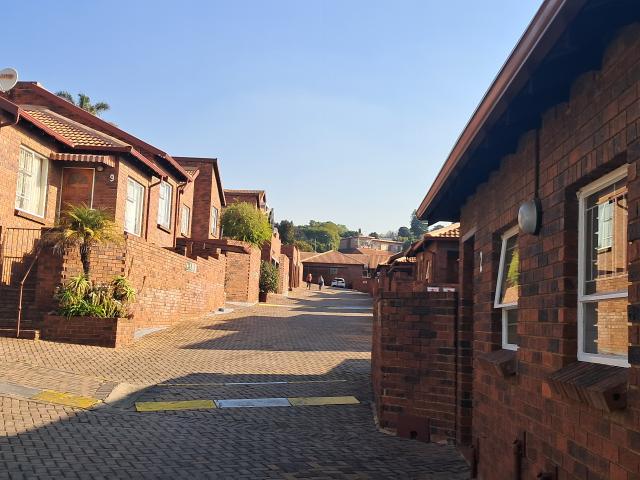 Townhouse for rent in Nooitgedacht, Gauteng