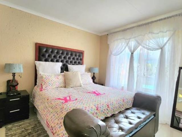 Townhouse for rent in Vosloorus, Gauteng