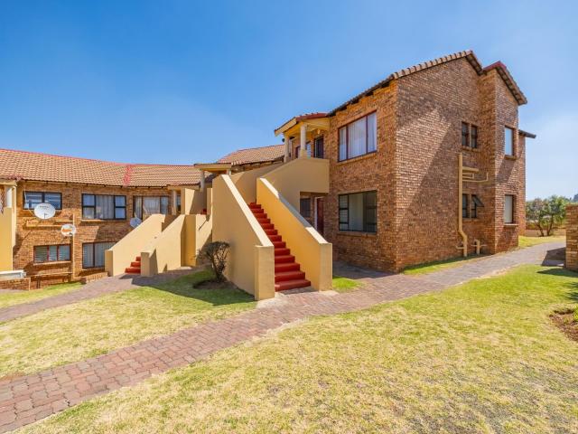 Townhouse for sale in Vosloorus, Gauteng