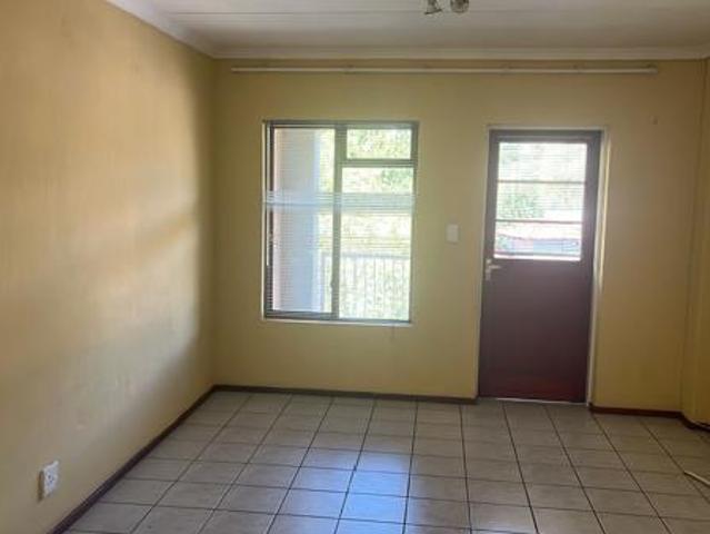 Townhouse for rent in Vosloorus, Gauteng