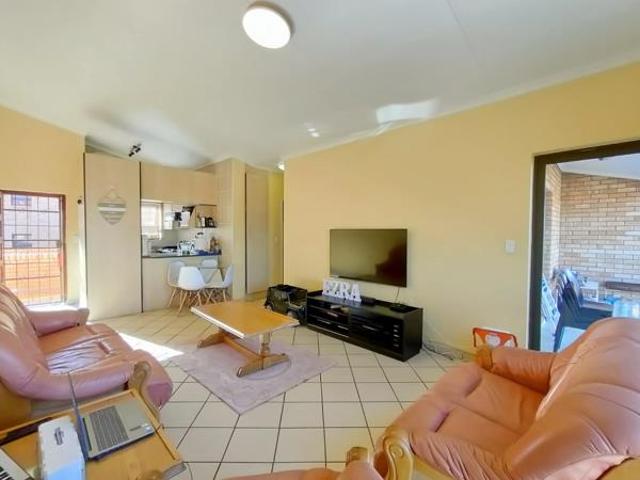 Townhouse for rent in Vosloorus, Gauteng