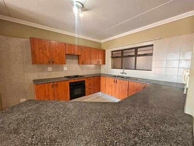 Townhouse for rent in Vosloorus, Gauteng