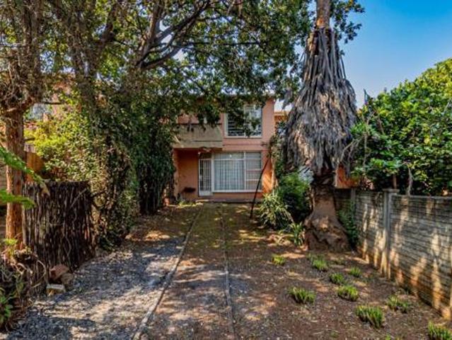 Townhouse for rent in Vosloorus, Gauteng
