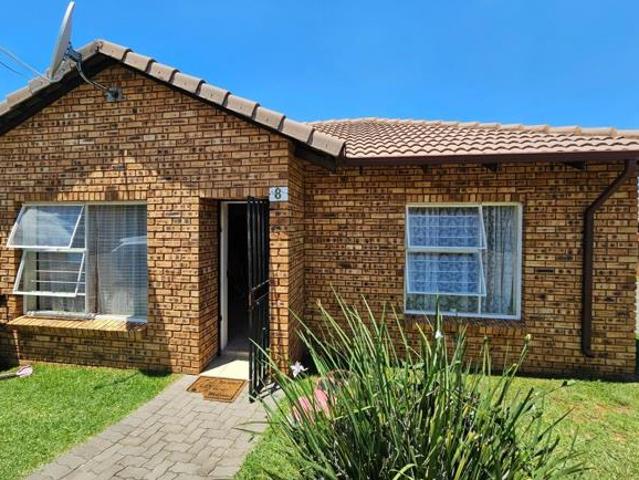 Townhouse for rent in West Rand Garden estates, Westonaria Local Municipality