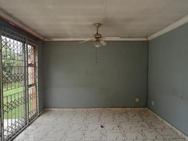 Townhouse for rent in Seaview, Kwazulu-natal