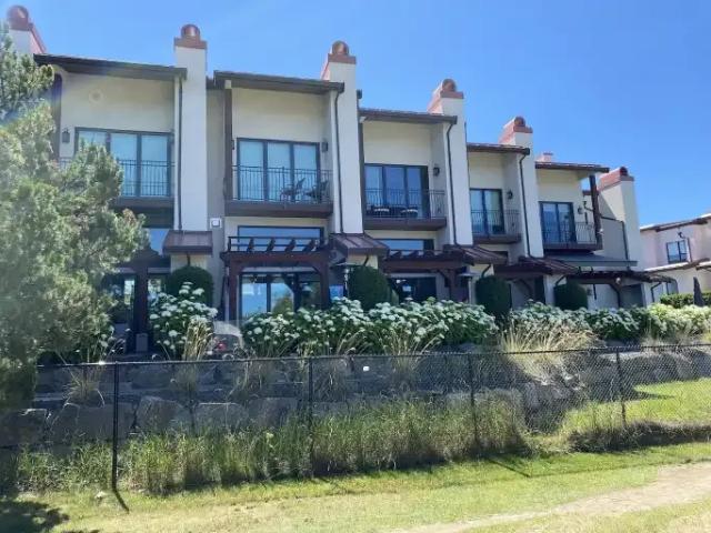 Townhouse for rent in Winfield, British Columbia