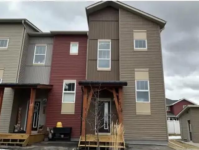 Townhouse for rent in Rolly View, Alberta