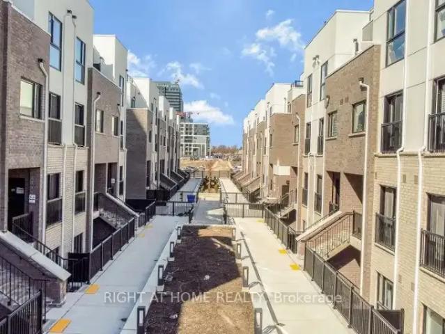 Townhouse for rent in Oakville, Ontario