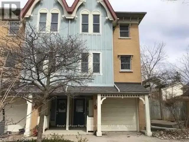 Townhouse for rent in Oakville, Ontario