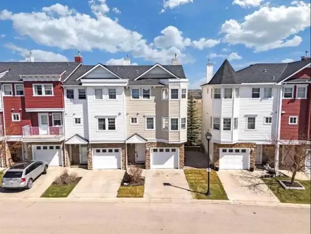 Townhouse for rent in Okotoks, Alberta