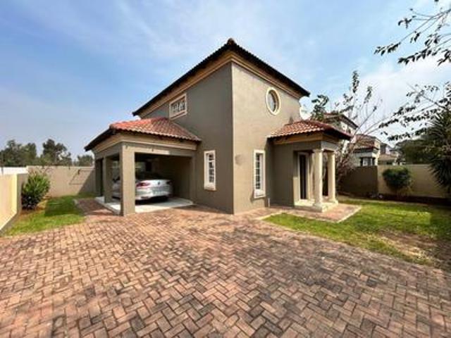 Townhouse for sale in Ekurhuleni, Gauteng