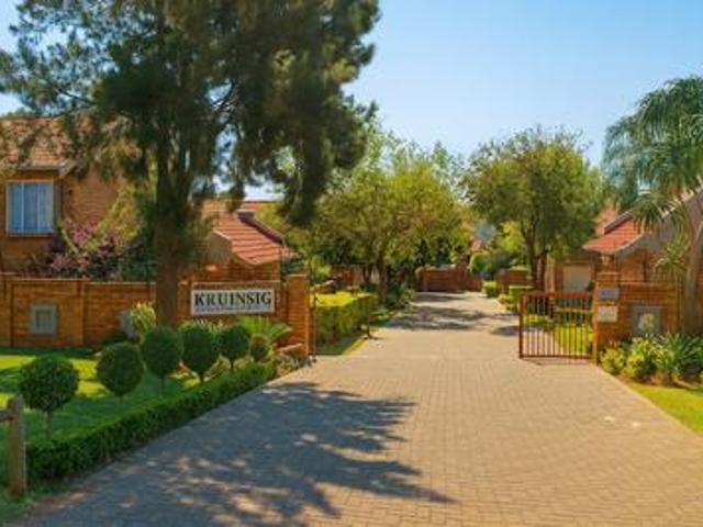 Townhouse for sale in Waterkloof, Gauteng