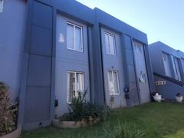Townhouse for sale in Vosloorus, Gauteng
