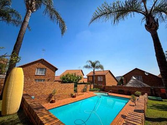 Townhouse for sale in Johannesburg, City of Johannesburg Metropolitan Municipality
