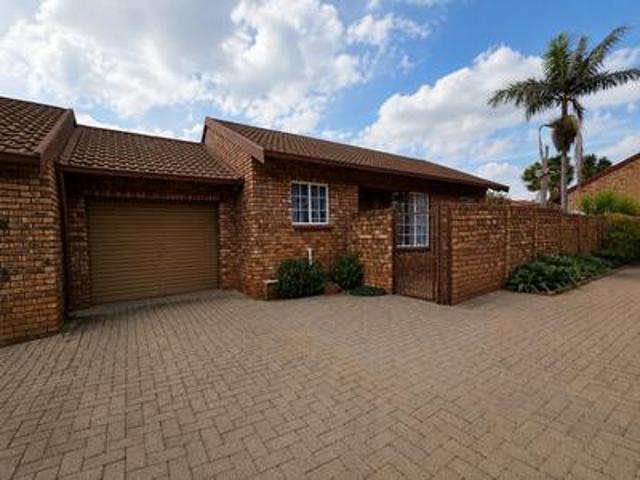 Townhouse for sale in Waterkloof, Gauteng