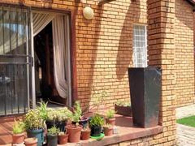 Townhouse for sale in Nooitgedacht, Gauteng