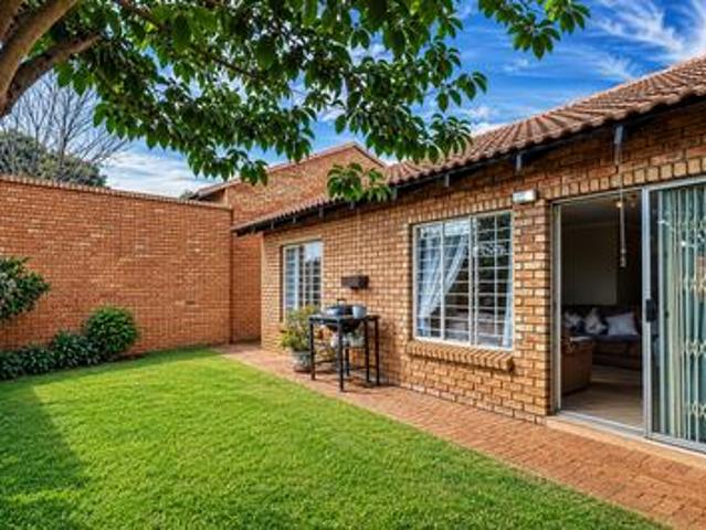 Townhouse for sale in Waterkloof, Gauteng