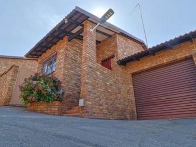 Townhouse for sale in Johannesburg, South & Alberton