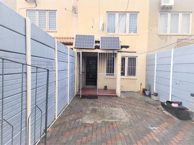 Townhouse for sale in Parow, Western Cape