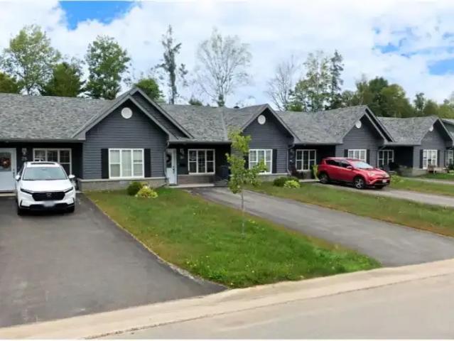 Townhouse for rent in Sault Ste. Marie, Northeastern Ontario